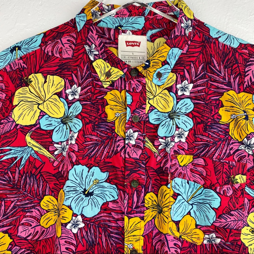 Levi’s Floral Button down shirt sleeve shirt Large